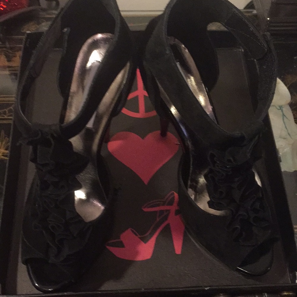 STEVE MADDEN FIESTA BLACK SUEDE SHOES (NEW)